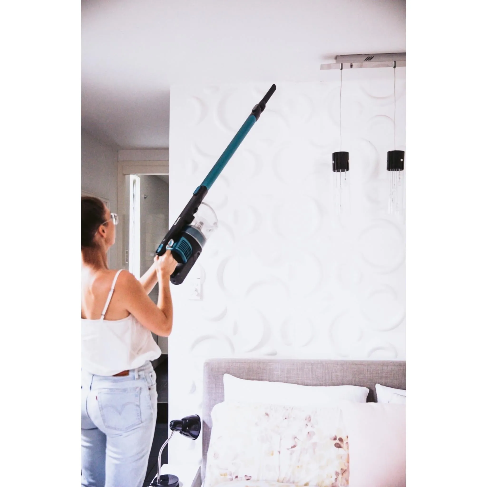 Shark IZ102 Cordless Vacuum with Self Cleaning Brushroll